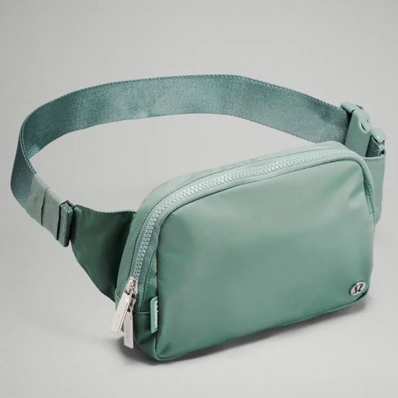 NWT Large Lululemon Everywhere Belt Bag - Picture 3 of 8